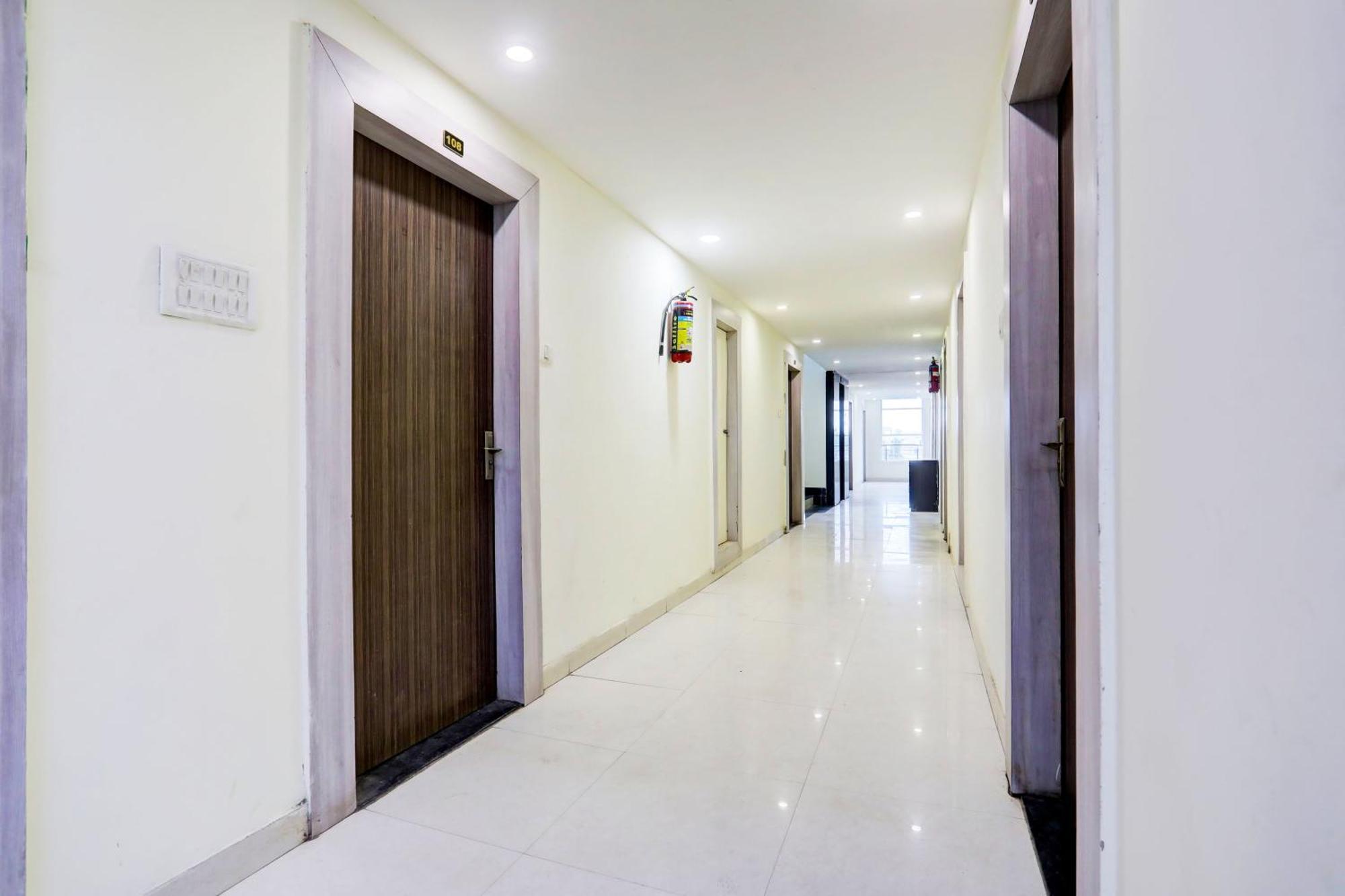 Super Townhouse Hoshangabad Road Near Aashima Mall Samarda Kaliāsot Exterior foto