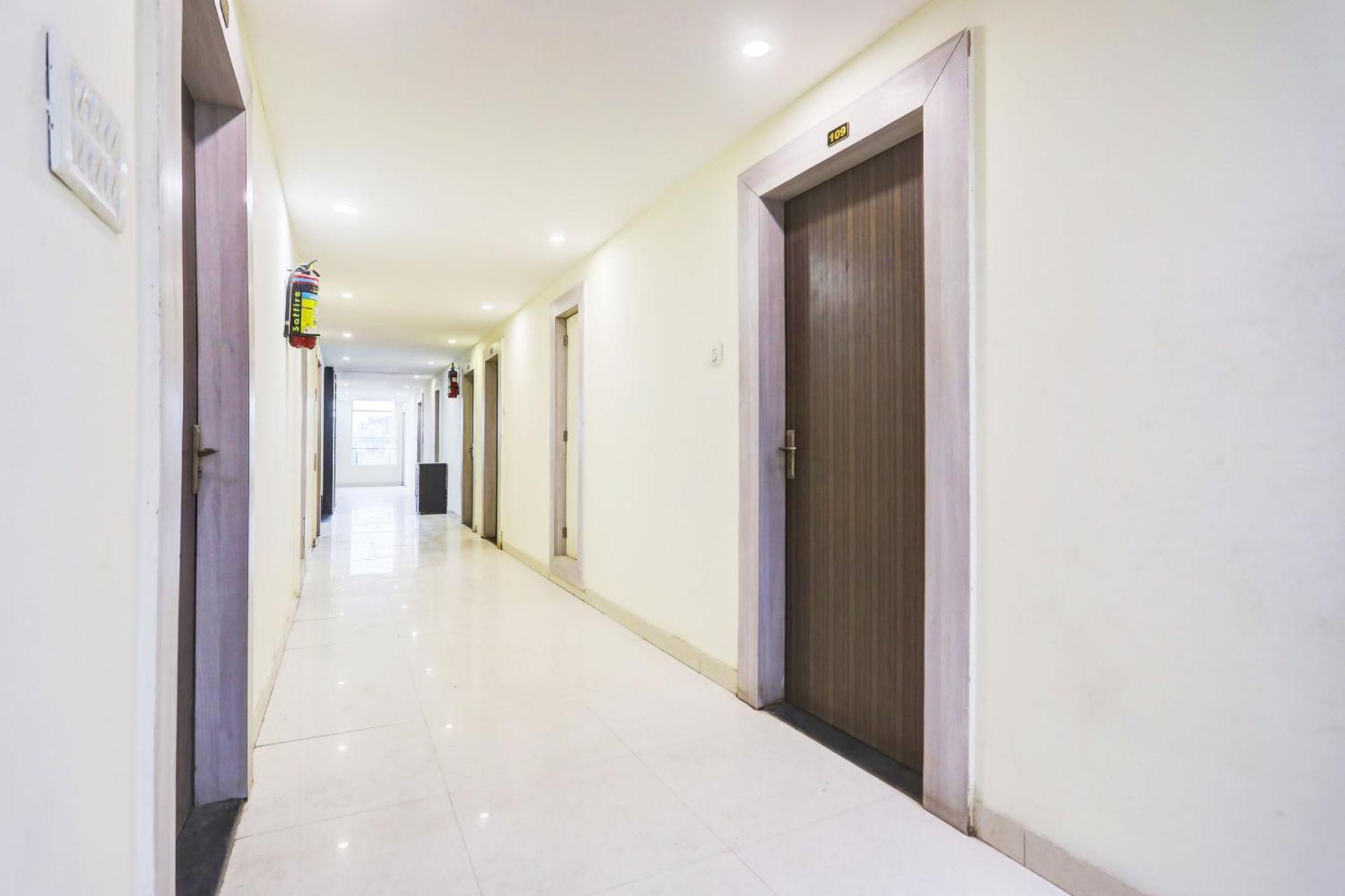 Super Townhouse Hoshangabad Road Near Aashima Mall Samarda Kaliāsot Exterior foto