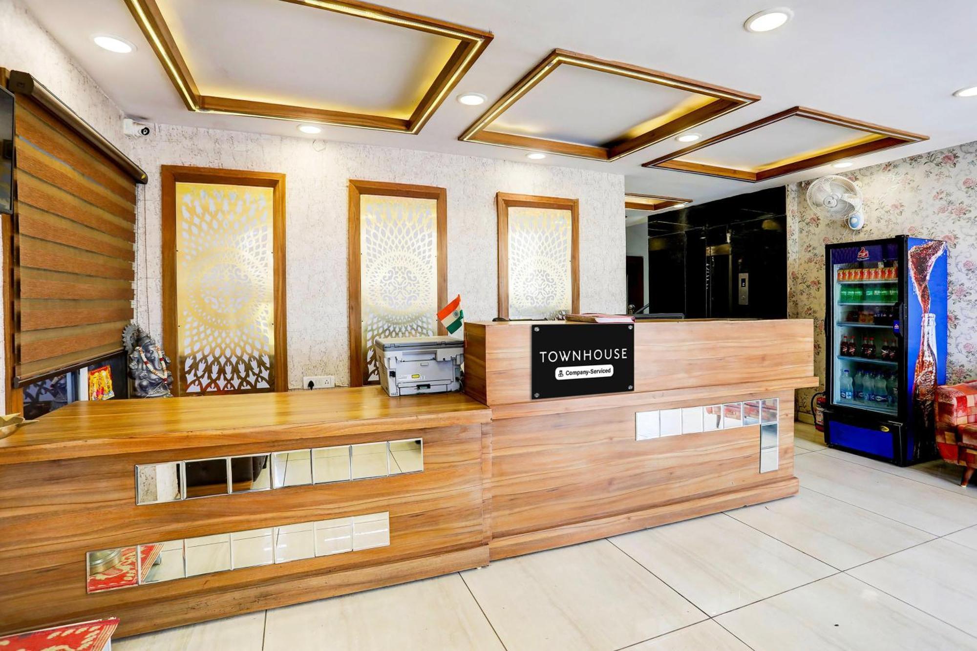 Super Townhouse Hoshangabad Road Near Aashima Mall Samarda Kaliāsot Exterior foto